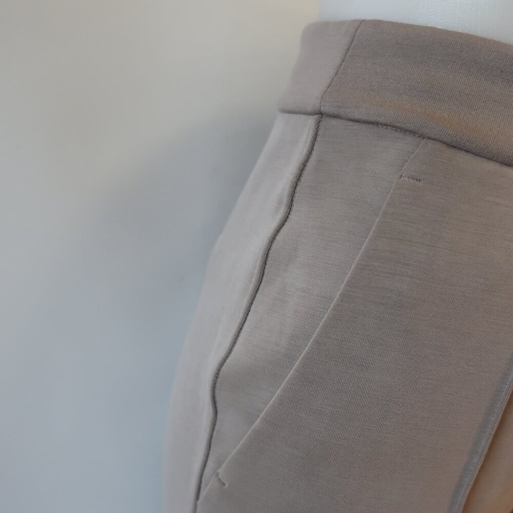 NWT Womens Lululemon Taupe (Item-134) Softstreme Pintuck Mid-Rise Pant XS - Picture 7 of 15